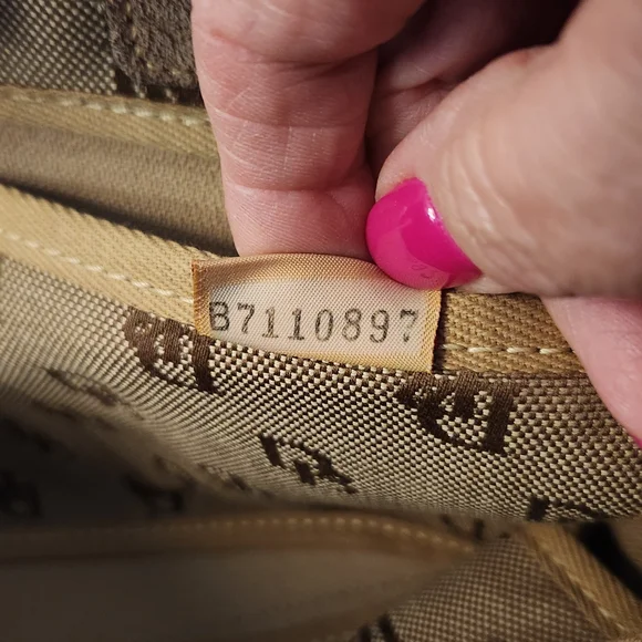 Dooney & Bourke Signature Tulip Tassel Monogram Tote. EUC - Picture 13 of 17